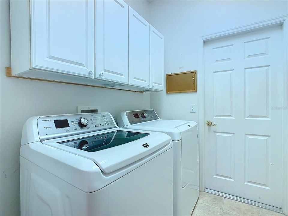 For Sale: $295,000 (2 beds, 2 baths, 1467 Square Feet)