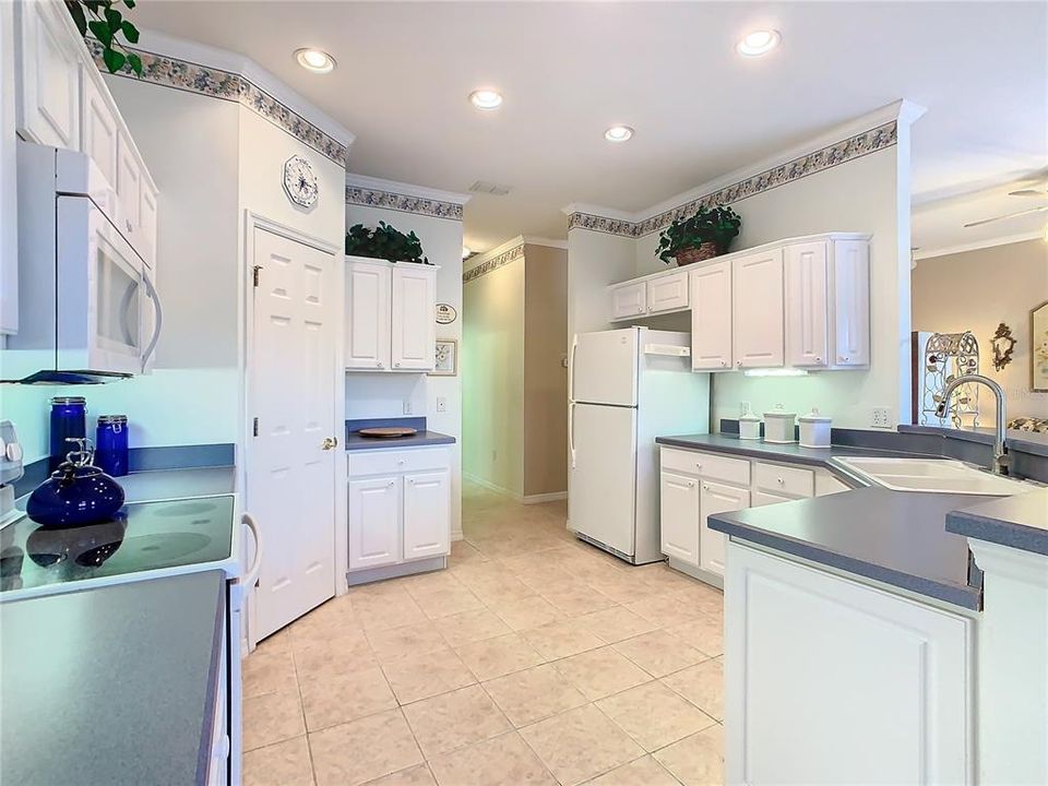 For Sale: $295,000 (2 beds, 2 baths, 1467 Square Feet)