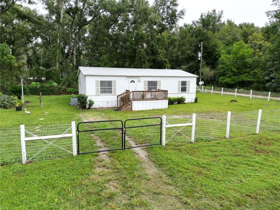 Active With Contract: $129,000 (3 beds, 2 baths, 920 Square Feet)