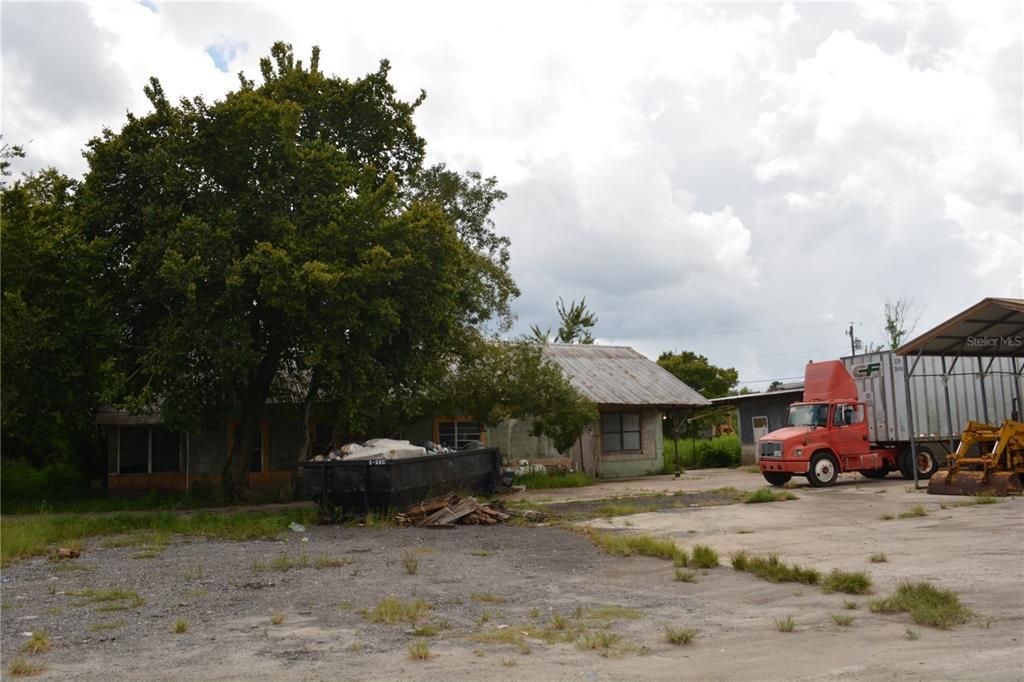 View of property beside the one for sale that can be included in the purchase