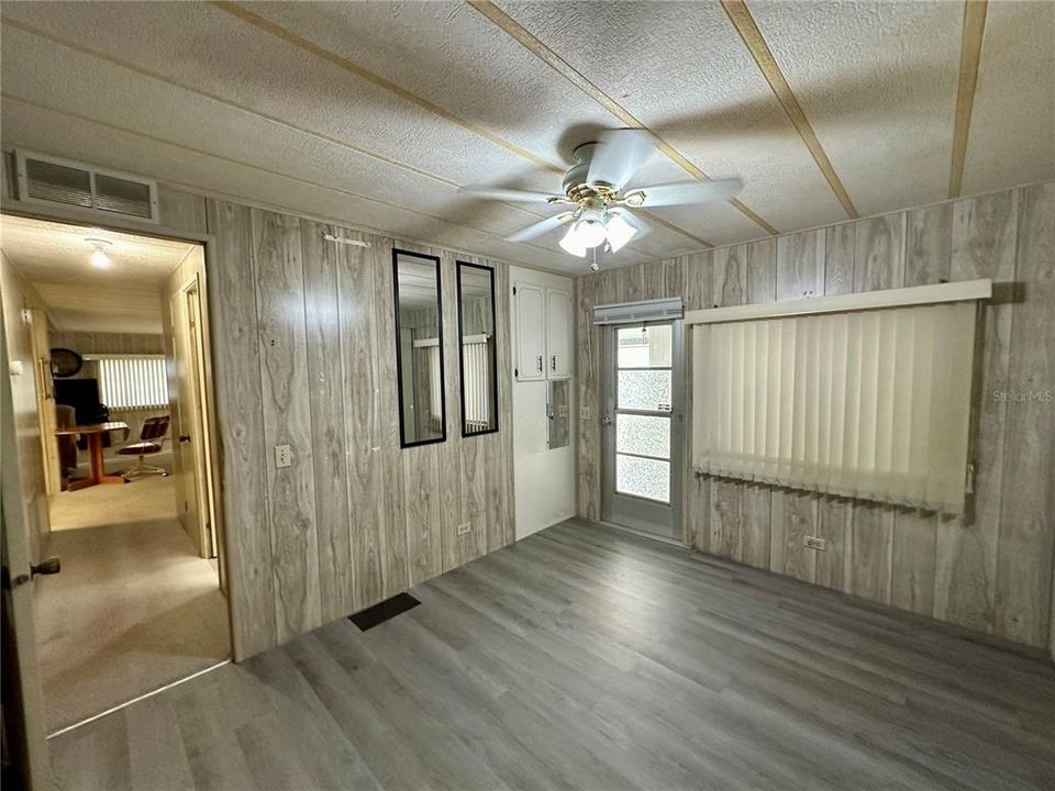 For Sale: $118,500 (2 beds, 2 baths, 1056 Square Feet)