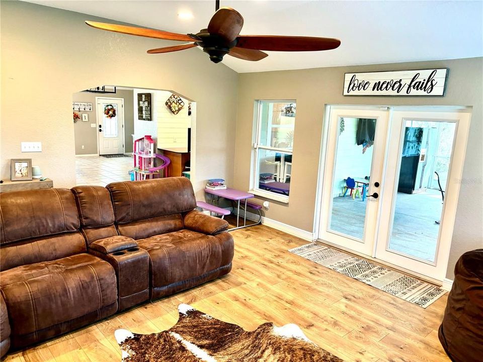 For Sale: $395,000 (3 beds, 2 baths, 1580 Square Feet)