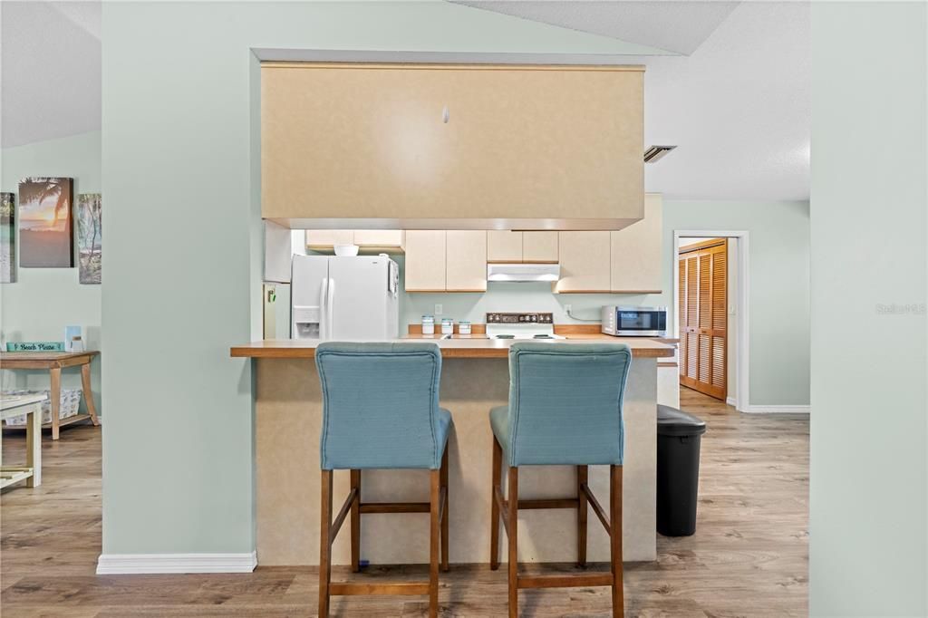 For Sale: $294,800 (2 beds, 2 baths, 1434 Square Feet)