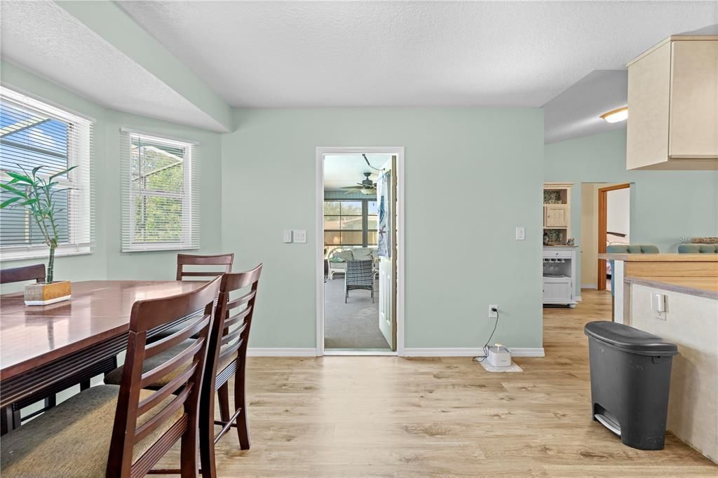 For Sale: $294,800 (2 beds, 2 baths, 1434 Square Feet)