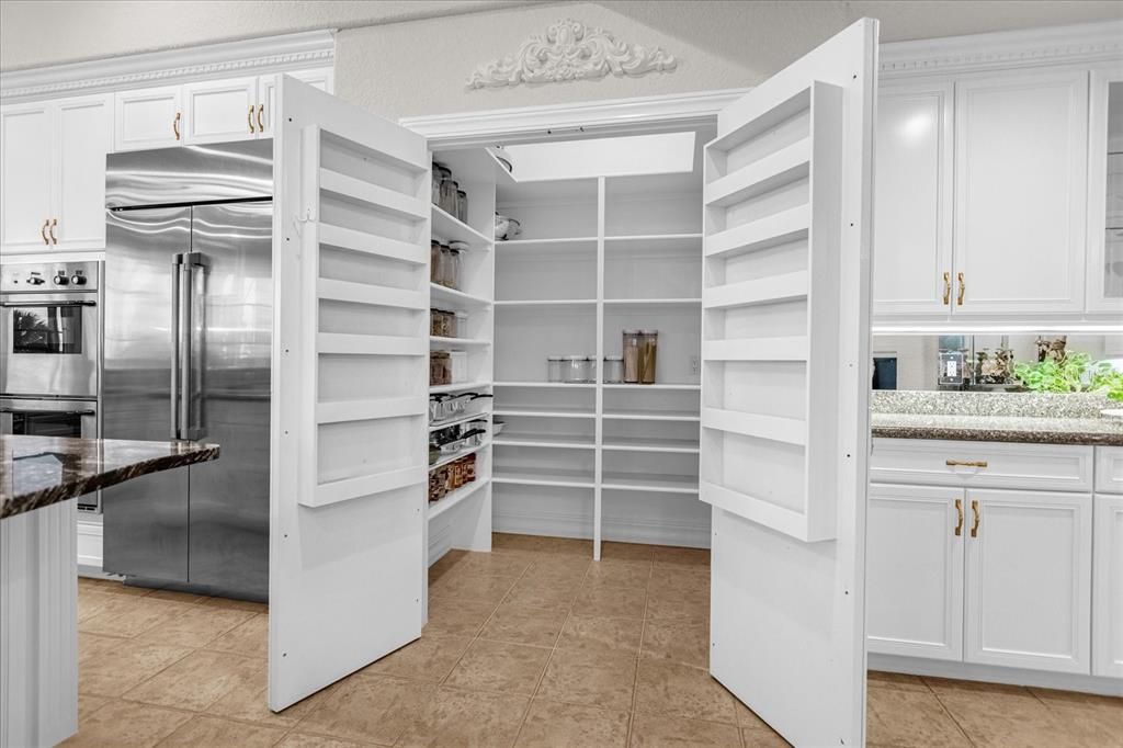 Walk-in Pantry