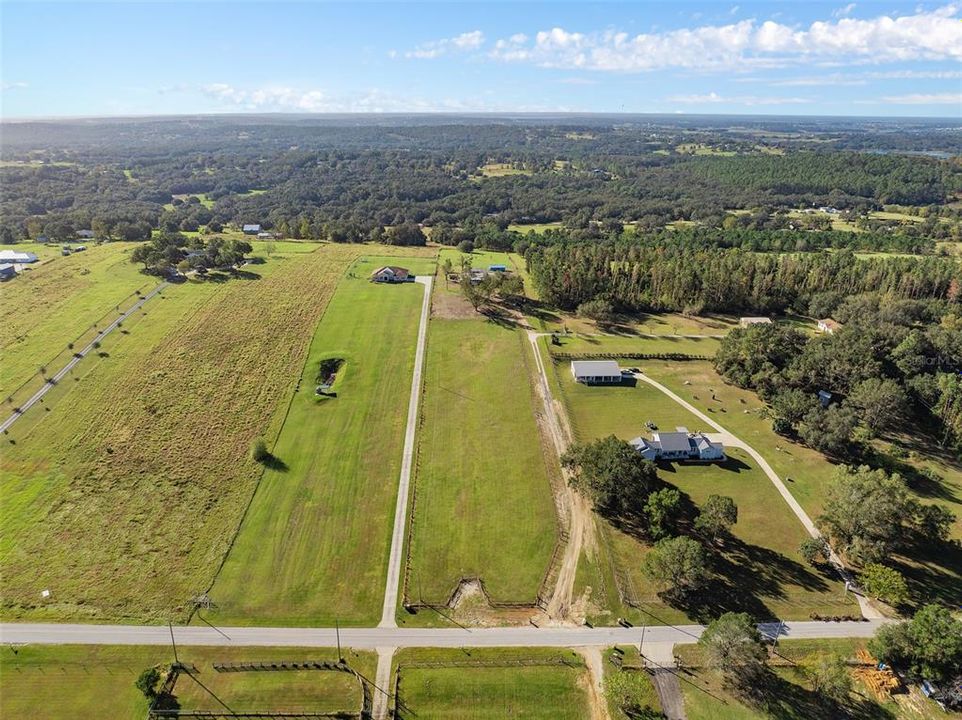 На продажу: $399,500 (4.88 acres)