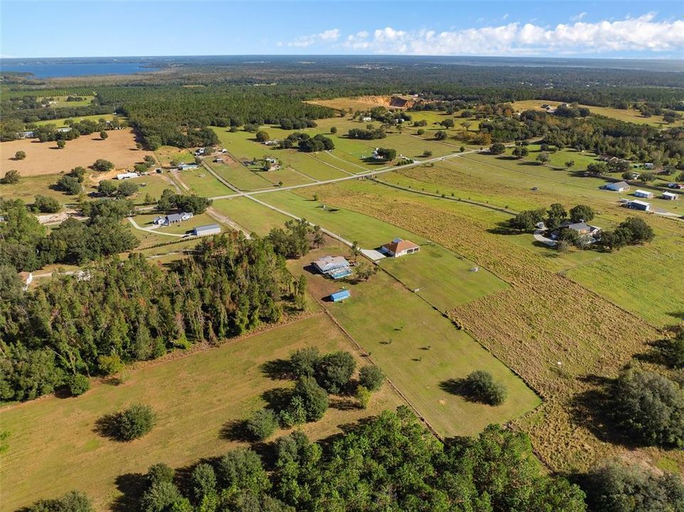 На продажу: $399,500 (4.88 acres)