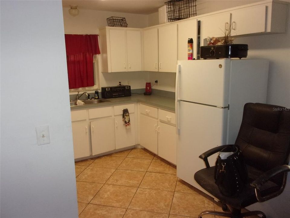 For Sale: $245,000 (2 beds, 1 baths, 962 Square Feet)