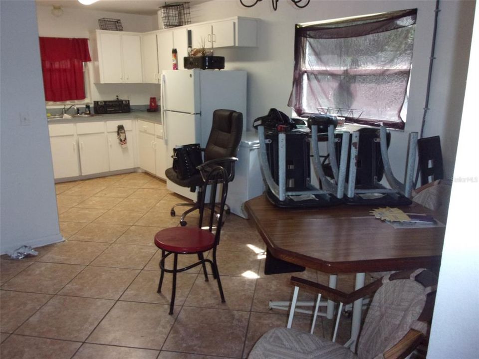 For Sale: $245,000 (2 beds, 1 baths, 962 Square Feet)