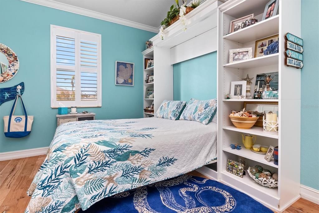 Murphy bed in bedroom2