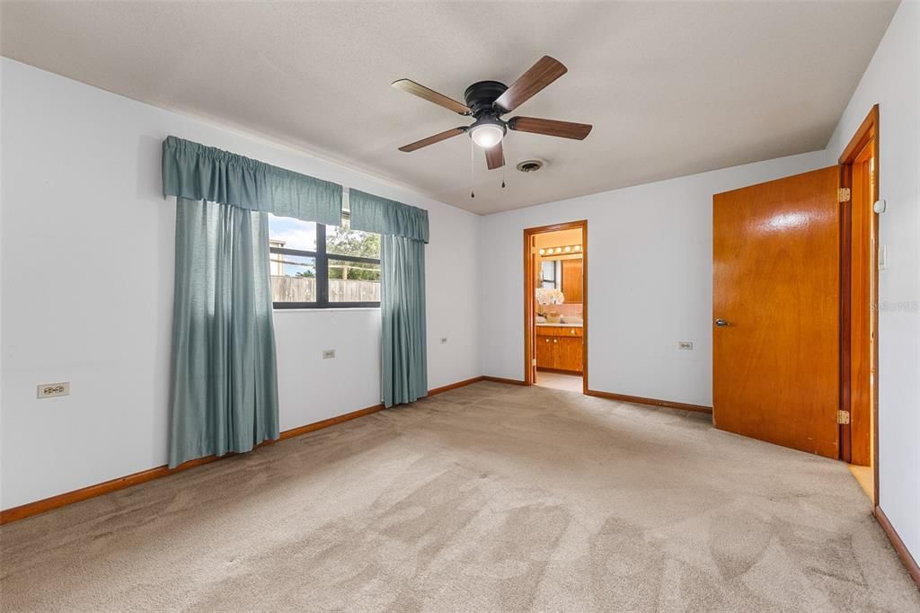 Active With Contract: $239,000 (3 beds, 2 baths, 1720 Square Feet)