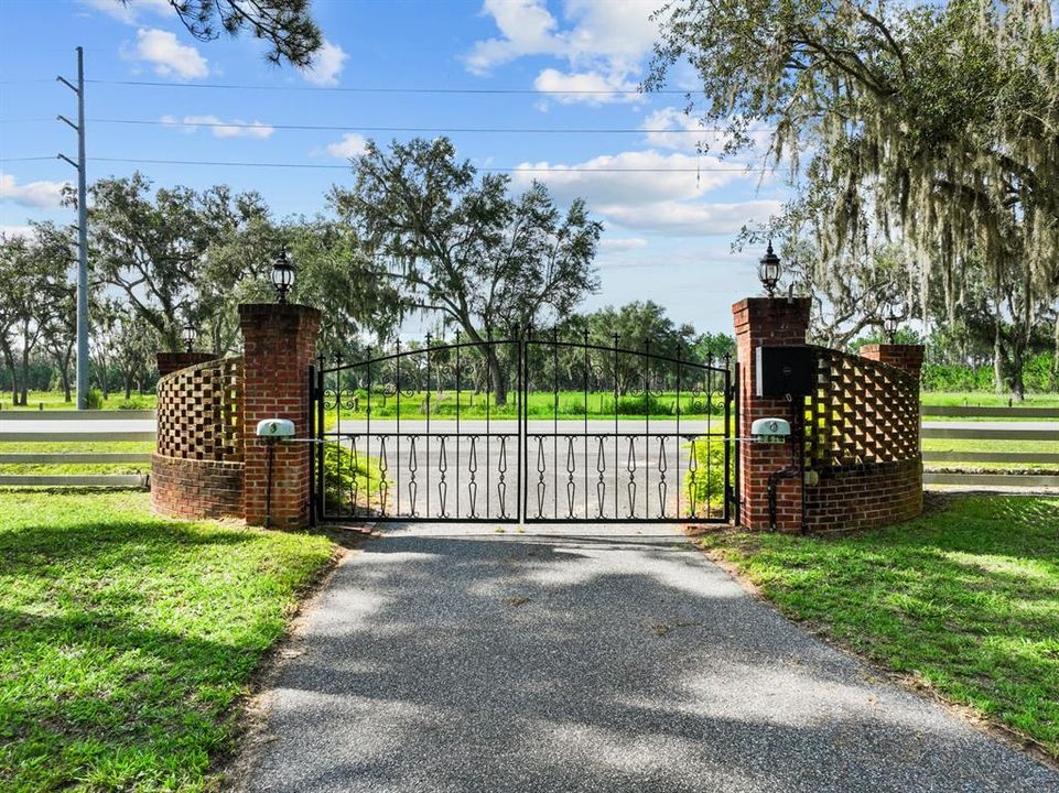 For Sale: $749,900 (3 beds, 2 baths, 2305 Square Feet)