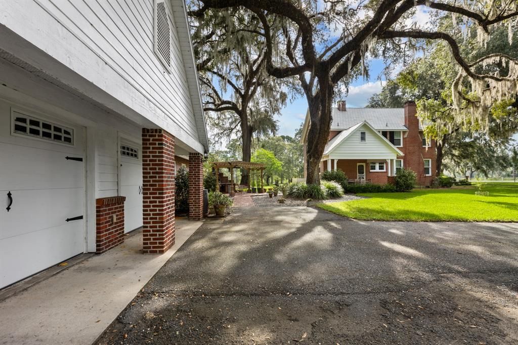 For Sale: $749,900 (3 beds, 2 baths, 2305 Square Feet)