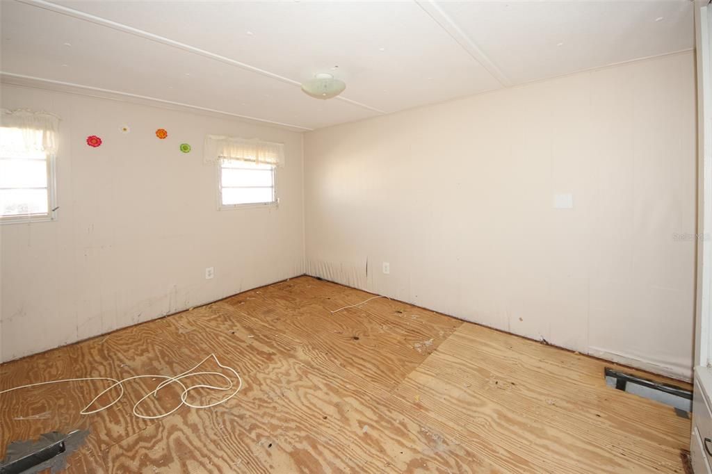 For Sale: $129,900 (2 beds, 2 baths, 552 Square Feet)