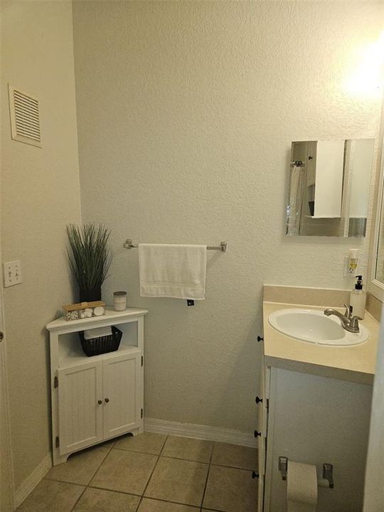 For Sale: $219,000 (1 beds, 1 baths, 636 Square Feet)