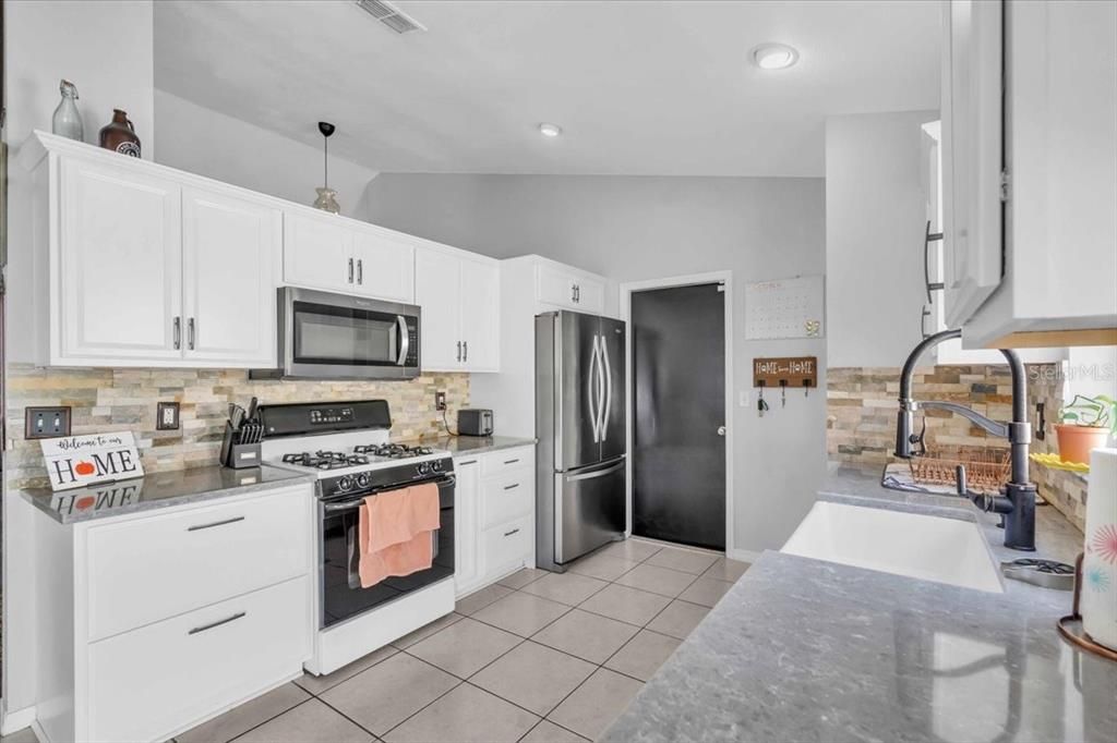 For Sale: $339,900 (3 beds, 2 baths, 1582 Square Feet)