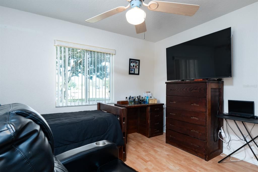 For Sale: $250,000 (3 beds, 3 baths, 1568 Square Feet)