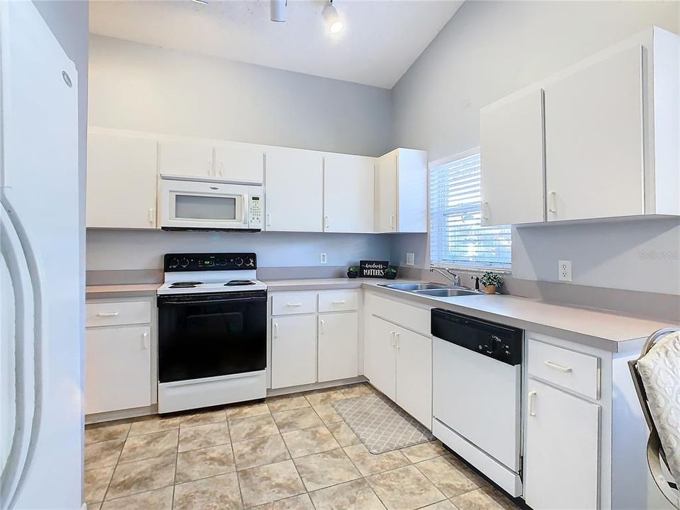 For Sale: $270,000 (3 beds, 2 baths, 1526 Square Feet)