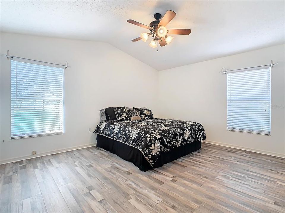 For Sale: $270,000 (3 beds, 2 baths, 1526 Square Feet)