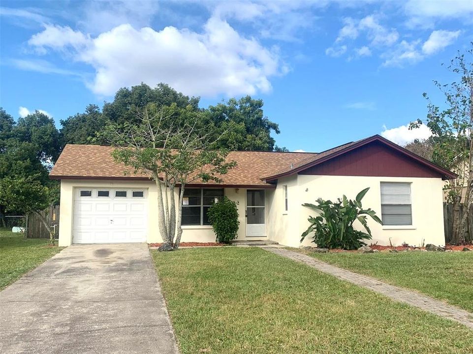 For Sale: $299,900 (4 beds, 2 baths, 1379 Square Feet)