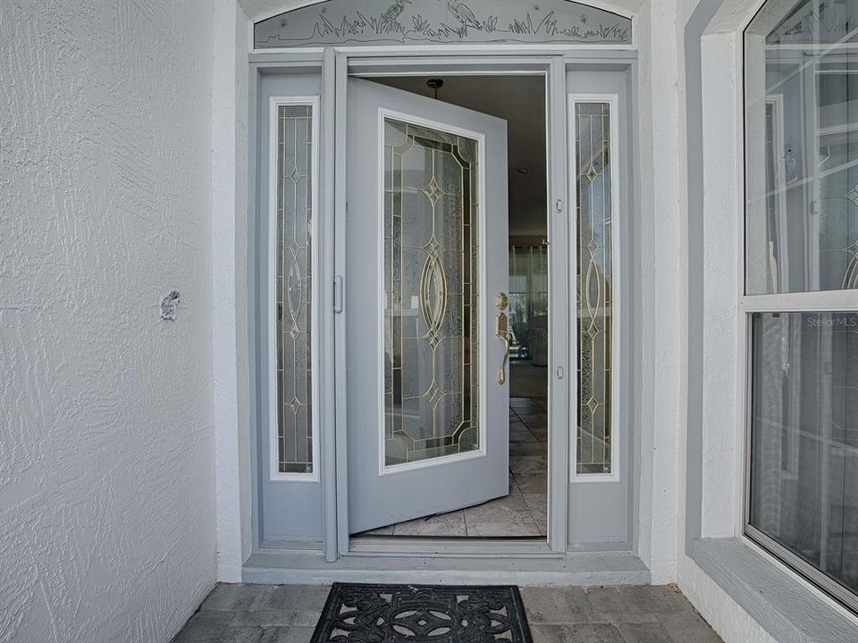 LOOK AT THIS GORGEOUS LEADED GLASS ENTRANCE DOOR!  WELCOME HOME!!!