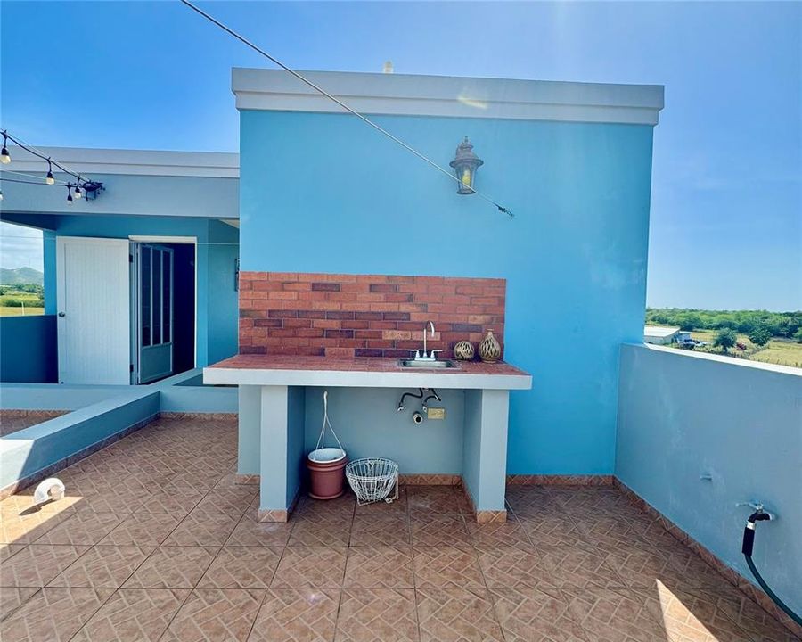 En Venta: $399,900 (3 camas, 2 baños, 2300 Pies cuadrados)