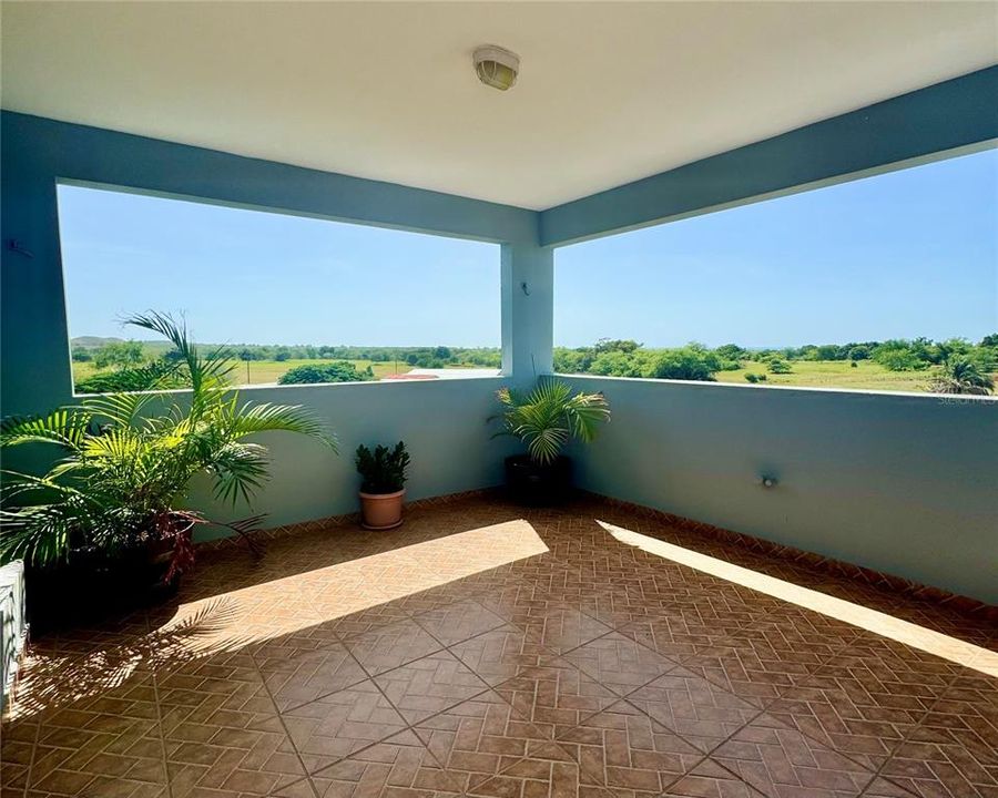 En Venta: $399,900 (3 camas, 2 baños, 2300 Pies cuadrados)