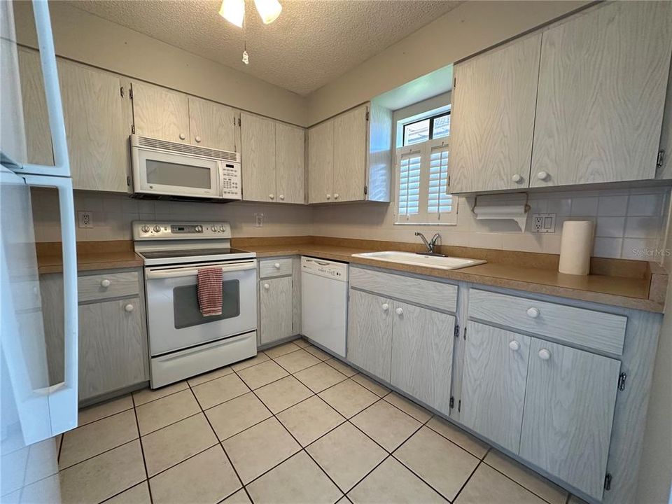 For Rent: $1,995 (2 beds, 2 baths, 1374 Square Feet)