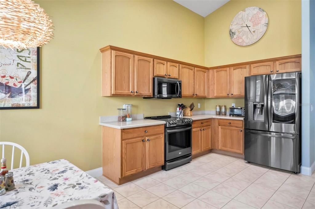 For Sale: $424,900 (2 beds, 2 baths, 1940 Square Feet)