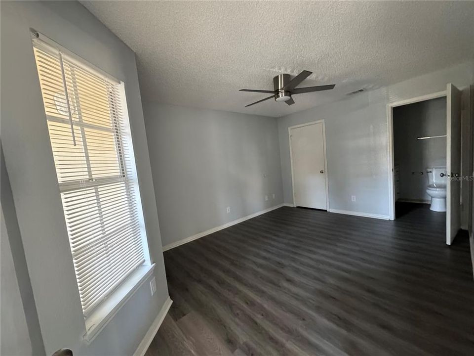 For Sale: $199,000 (2 beds, 2 baths, 829 Square Feet)