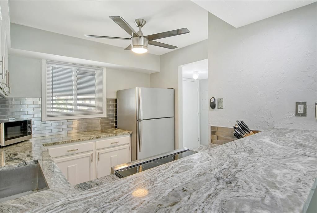 For Sale: $425,000 (1 beds, 1 baths, 691 Square Feet)