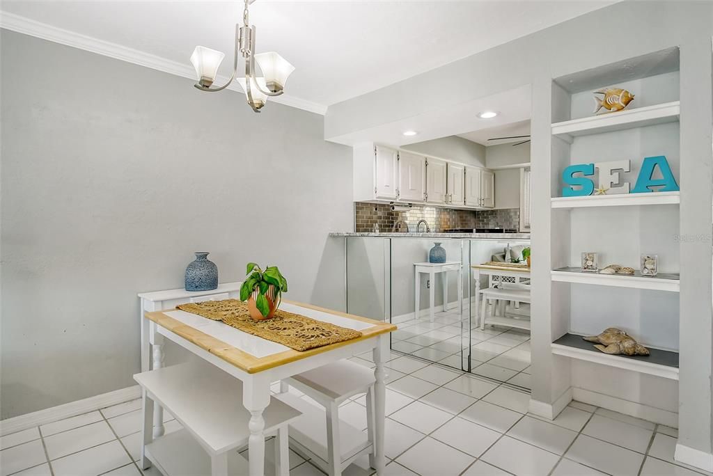 For Sale: $425,000 (1 beds, 1 baths, 691 Square Feet)