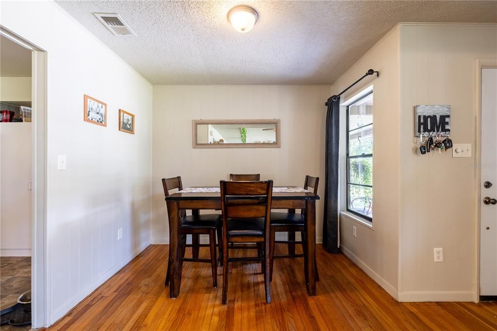 For Sale: $250,000 (4 beds, 1 baths, 1547 Square Feet)