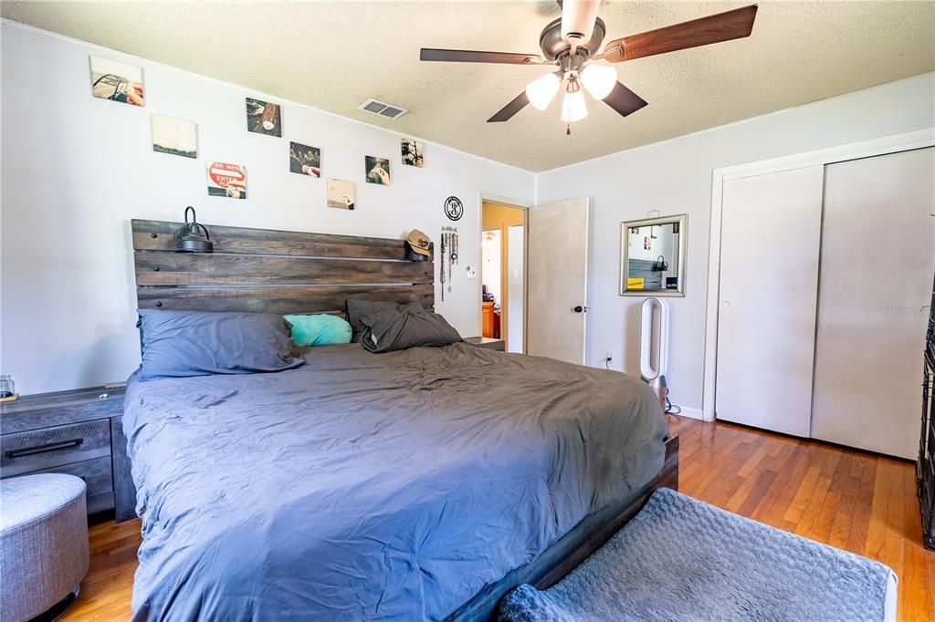 For Sale: $250,000 (4 beds, 1 baths, 1547 Square Feet)