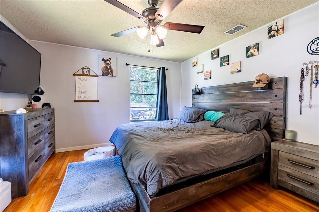 For Sale: $250,000 (4 beds, 1 baths, 1547 Square Feet)