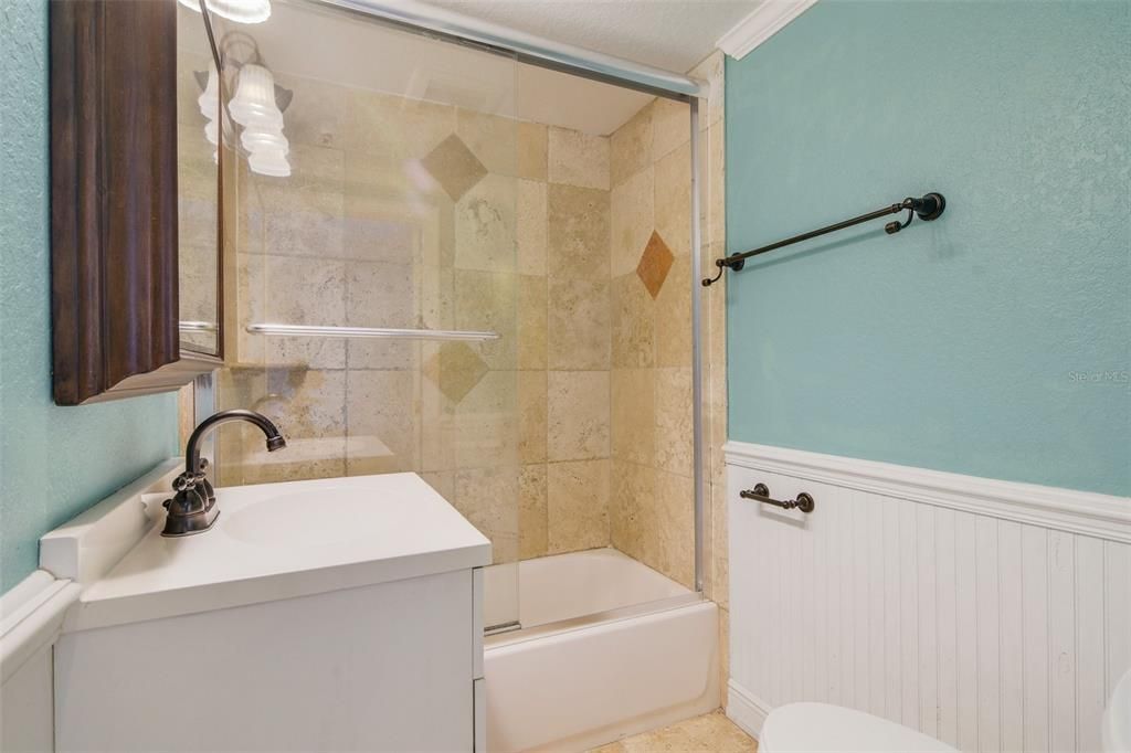 1BD/1BA - FULL BATH.