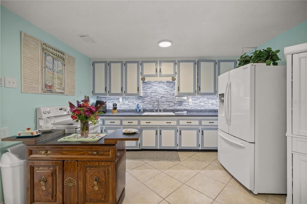 Kitchen: Pencil tile backsplash