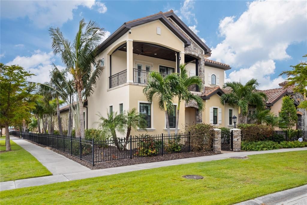 For Sale: $1,900,000 (3 beds, 3 baths, 2828 Square Feet)