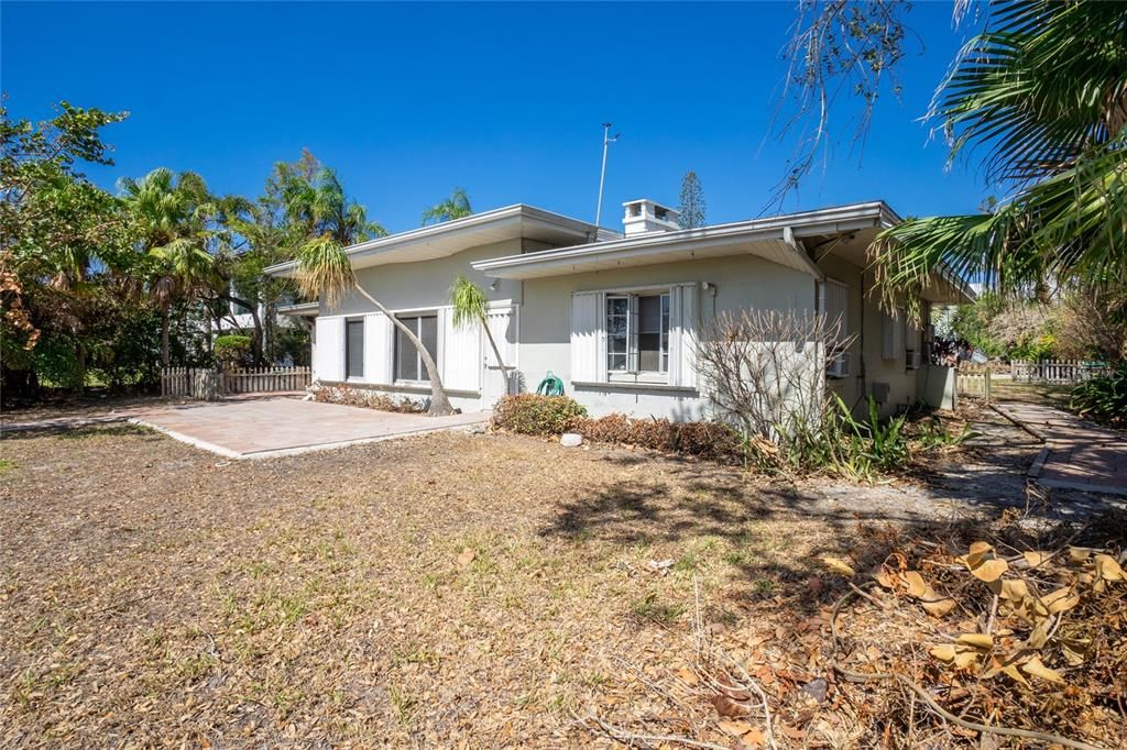 For Sale: $2,000,000 (3 beds, 2 baths, 1839 Square Feet)