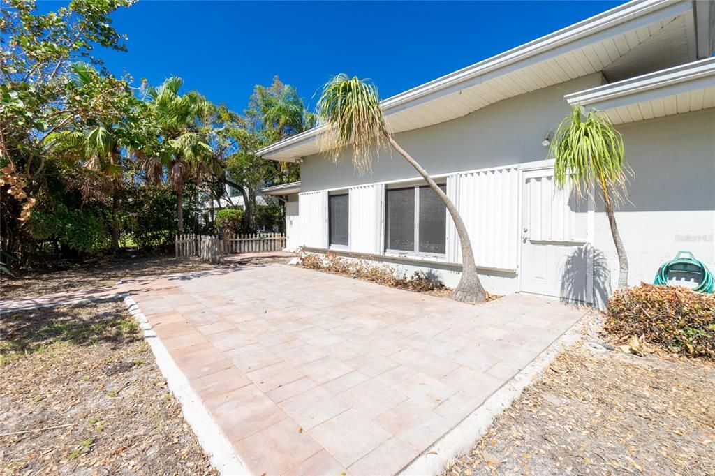 For Sale: $2,000,000 (3 beds, 2 baths, 1839 Square Feet)