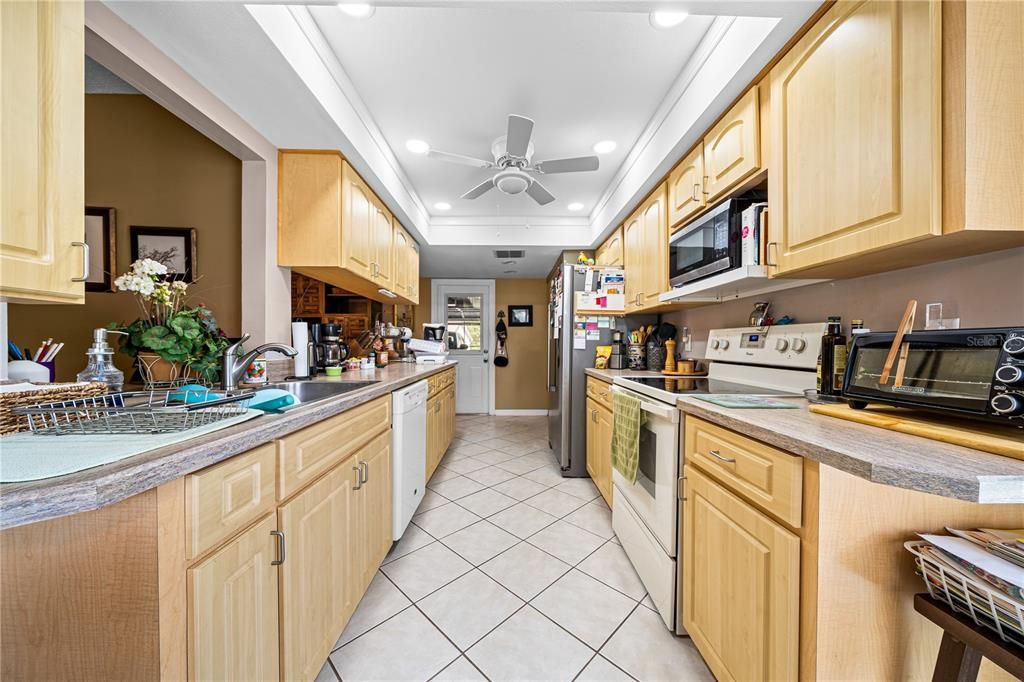 For Sale: $299,000 (3 beds, 2 baths, 1756 Square Feet)