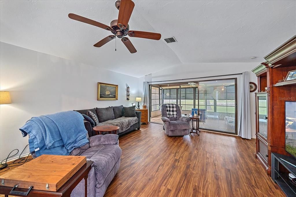 For Sale: $275,000 (2 beds, 2 baths, 1538 Square Feet)