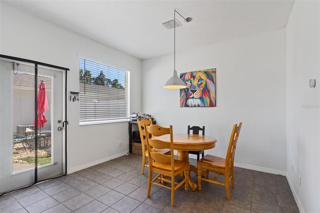 For Sale: $375,000 (2 beds, 2 baths, 1110 Square Feet)