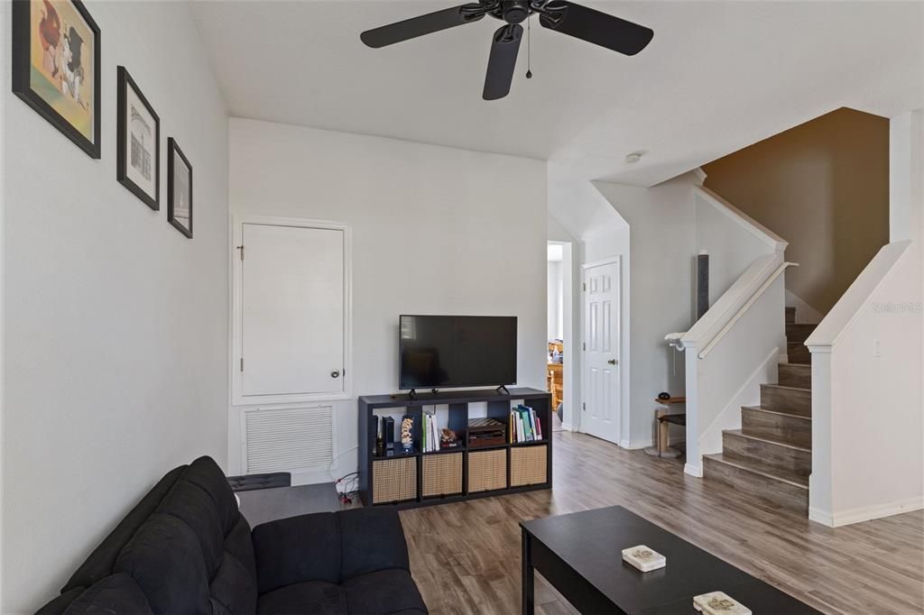 For Sale: $375,000 (2 beds, 2 baths, 1110 Square Feet)