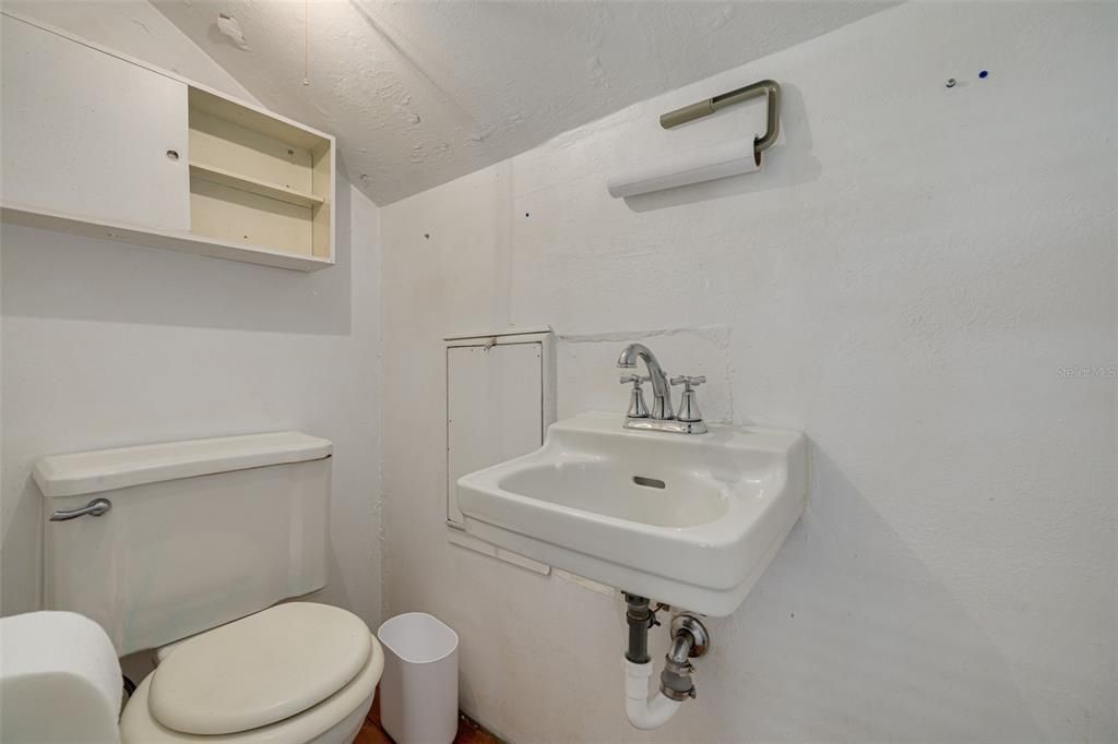 For Sale: $140,000 (3 beds, 1 baths, 928 Square Feet)