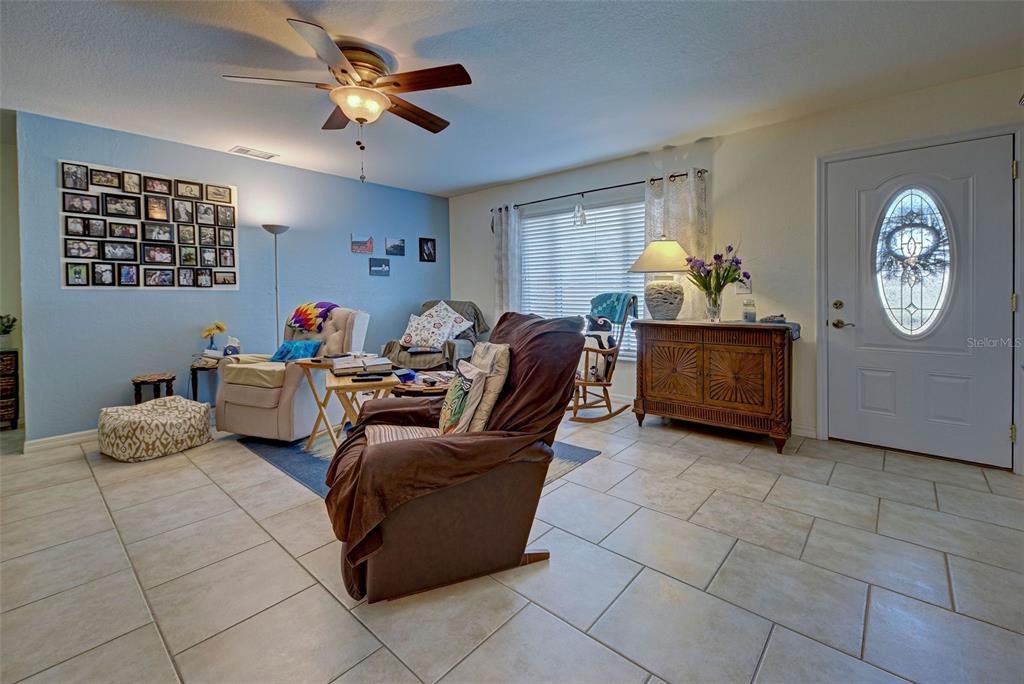 For Sale: $279,900 (3 beds, 2 baths, 1200 Square Feet)