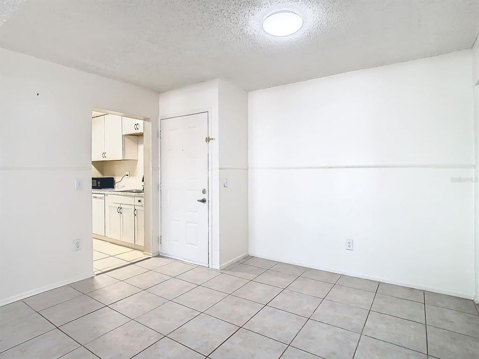 For Sale: $180,000 (2 beds, 2 baths, 1083 Square Feet)