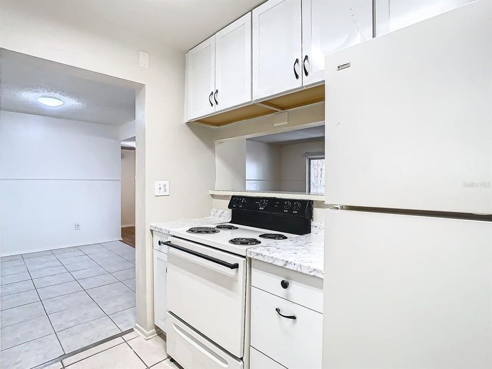 For Sale: $180,000 (2 beds, 2 baths, 1083 Square Feet)