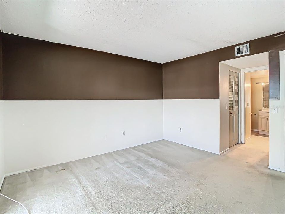 For Sale: $180,000 (2 beds, 2 baths, 1083 Square Feet)