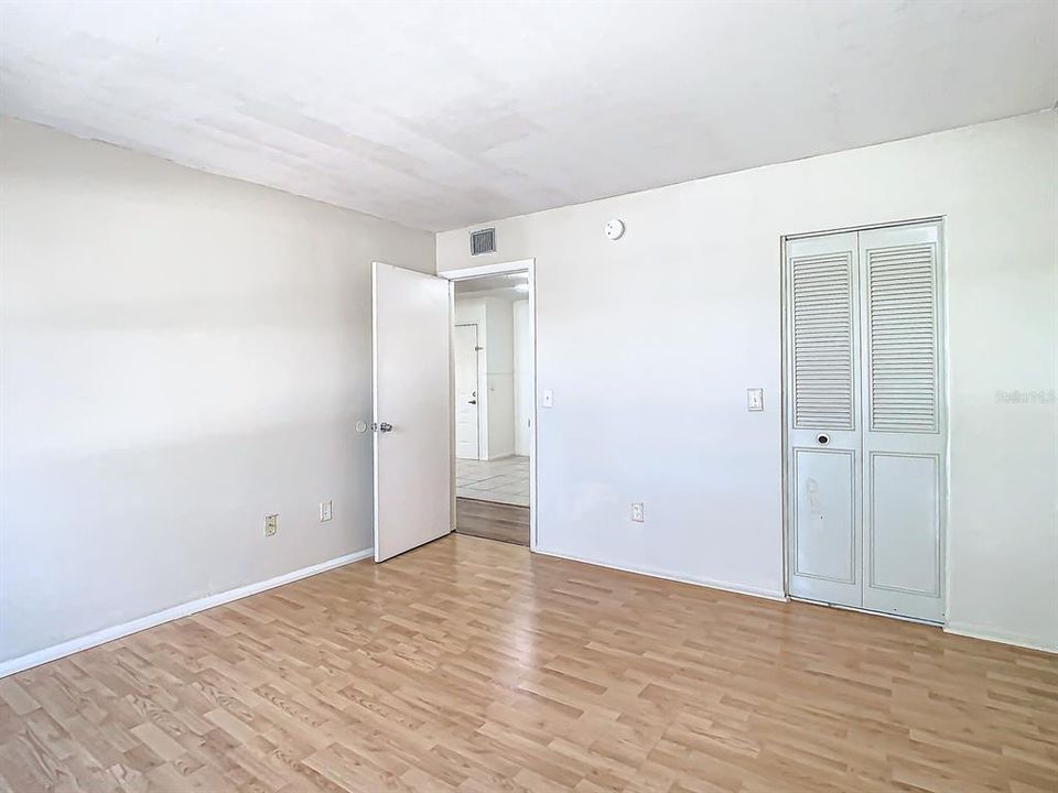 For Sale: $180,000 (2 beds, 2 baths, 1083 Square Feet)